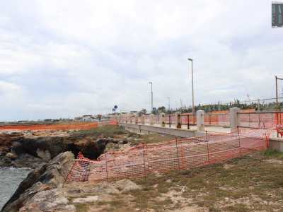 Per salvaguardare l�incolumit� di pedoni e automobilisti � stata transennata l�area...